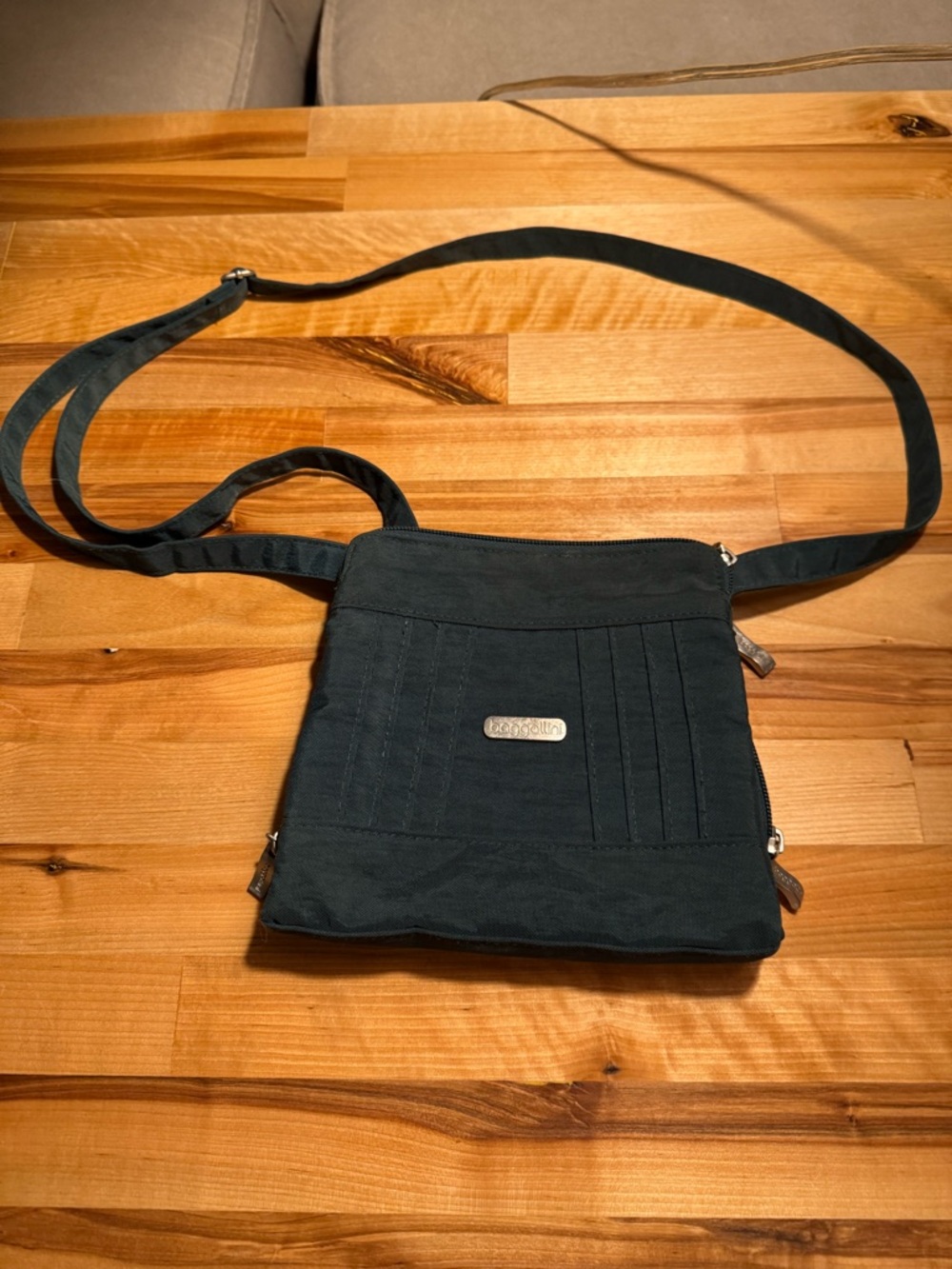 Baggallini Hunter Green Crossbody Bag Travel Lightweight Organizer Multi Pocket